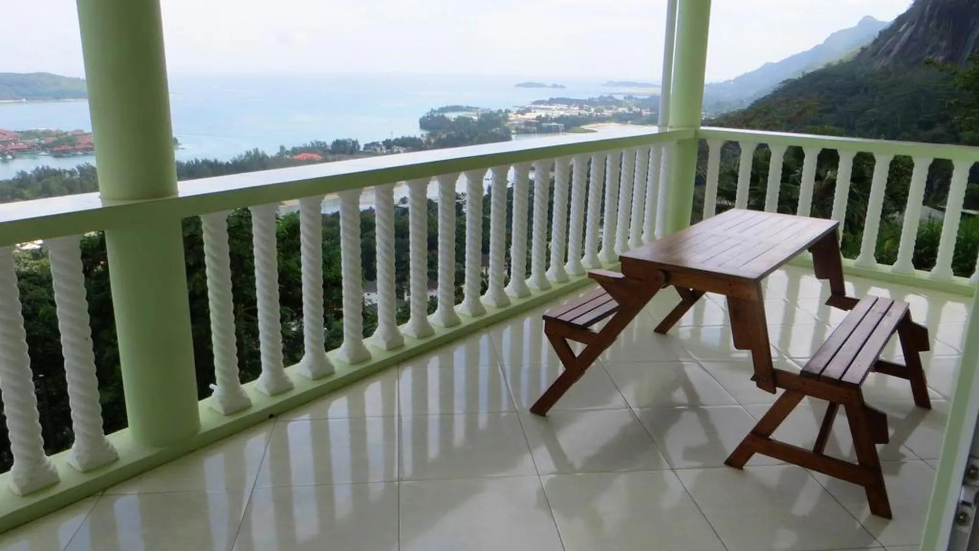 Elegant Villa With Sea View In Victoria